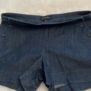 Banana Republic Jean short. 3 1/2 inseam. Buttons on side.